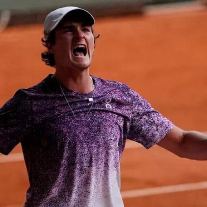 João Fonseca vence Djokovic pela primeira vez em Grand Slam