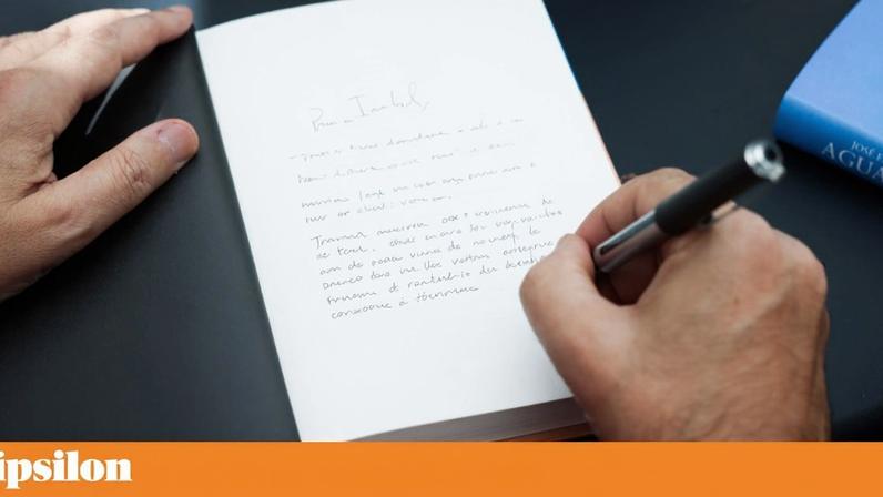 A Feira do Livro de Lisboa decorre no Parque Eduardo VII até 14 de Junho. Neste primeiro fim-de-semana, não faltaram encontros entre escritores e leitores, seguindo um guião bem preparado ou aproveitando coincidências