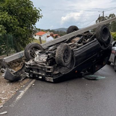 Jovem de 21 anos fica ferido após despiste e capotamento em Fafe