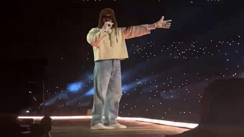 Bad Bunny reina numa noite de baile inolvidável