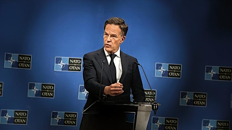 Secretário-geral da OTAN, Mark Rutte, fala durante uma conferência de imprensa na sede da OTAN, em Bruxelas, quarta-feira, 20 de maio de 2026.