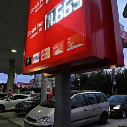 PS exige descida do IVA dos combustíveis e convoca petrolíferas ao Parlamento
