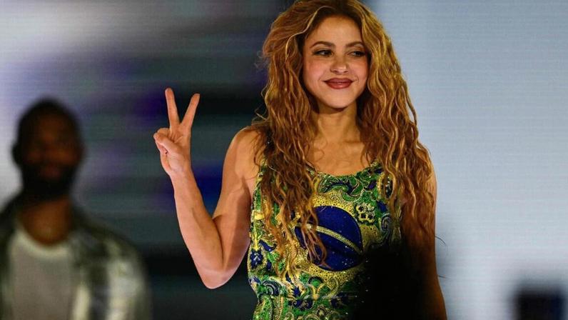 Shakira canta Loba em Copacabana com Anitta e Ivete