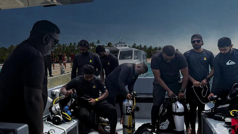 Quatro mergulhadores italianos encontrados nas Maldivas