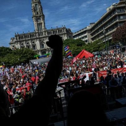 Trabalhadores ocupam os Aliados para enterrar o pacote laboral