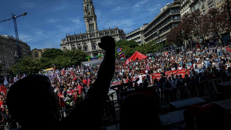 Trabalhadores ocupam os Aliados para enterrar o pacote laboral