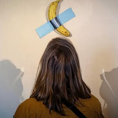 Banana colada à parede revela roubo em museu francês