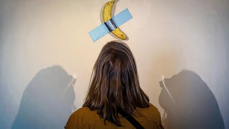 Banana colada à parede revela roubo em museu francês