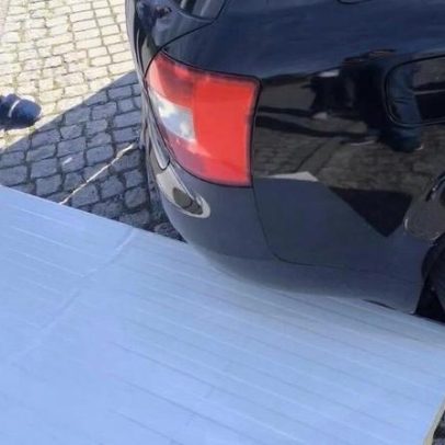 Condutor procurado após painel cair de camião danificar carros em Barcelos