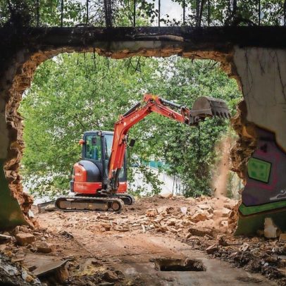 Câmara de Santo Tirso demole fábrica; firma quer anular expropriação