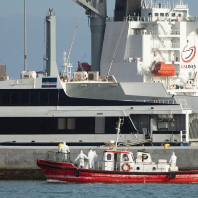 Navio com surto letal a bordo tem destino incerto
