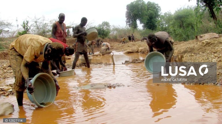 Parlamento alerta para riscos graves da mineração ilegal no centro de Moçambique