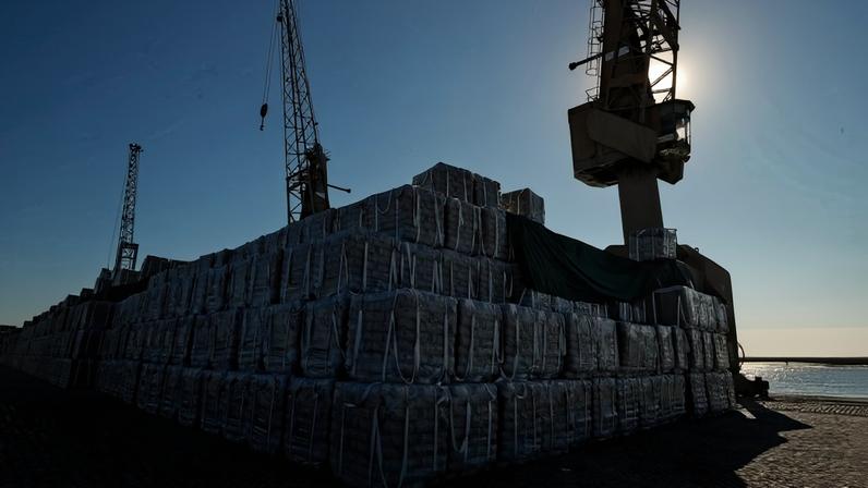 Consumo de cimento sobe 26% em março após meses de quebra na construção