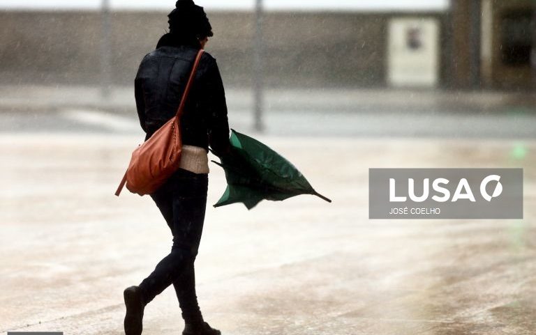 Todos os distritos do continente sob aviso amarelo por causa da chuva