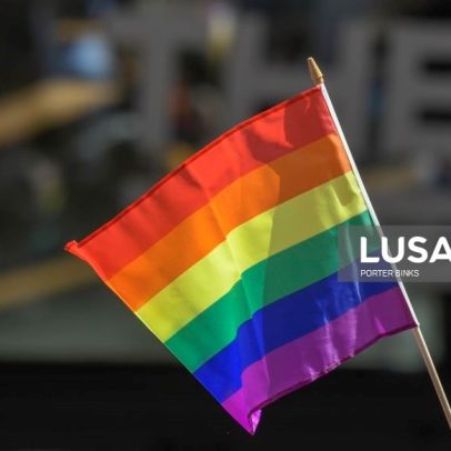 Câmara de Lisboa hasteia bandeira LGBTQIA+ na Praça do Município