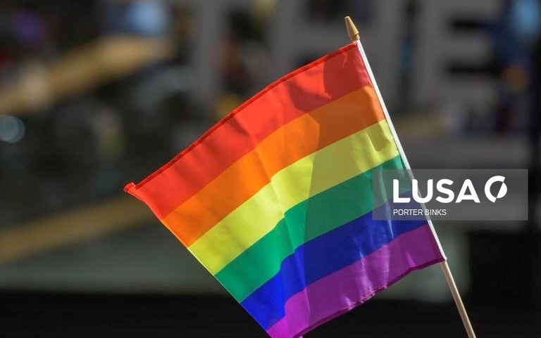 Câmara de Lisboa hasteia bandeira LGBTQIA+ na Praça do Município