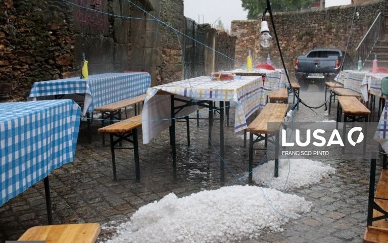 Seis distritos do continente sob aviso amarelo devido à chuva e trovoada