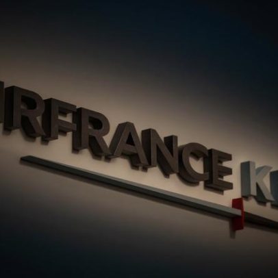 Air France-KLM admite discutir mudança de nome do grupo, sem decisão tomada