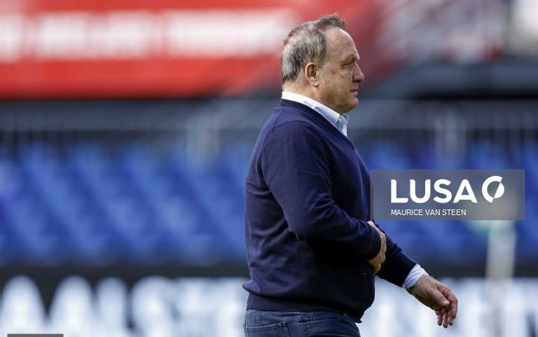 Dick Advocaat regressa à seleção de Curaçau para a fase final do Mundial2026