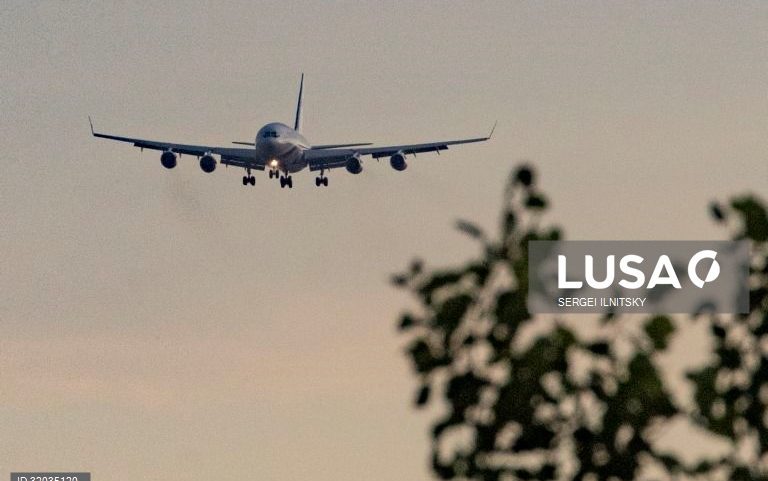 Mais de 50 aviões desviados para aeroportos alternativos após ataque a Moscovo