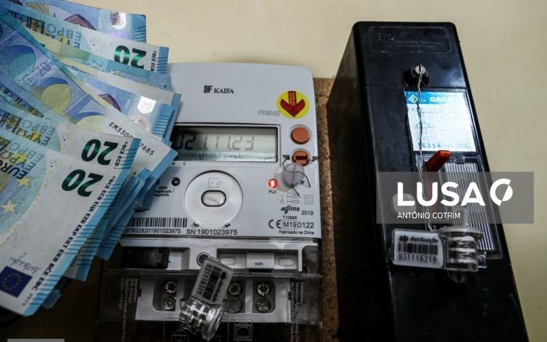 Preço da eletricidade na UE sobe para 28,96 euros/khw no 2.º semestre de 2025