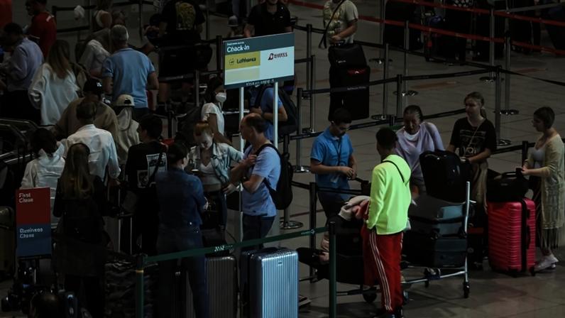 Bruxelas nega que filas nos aeroportos em Portugal se devam a novo sistema europeu