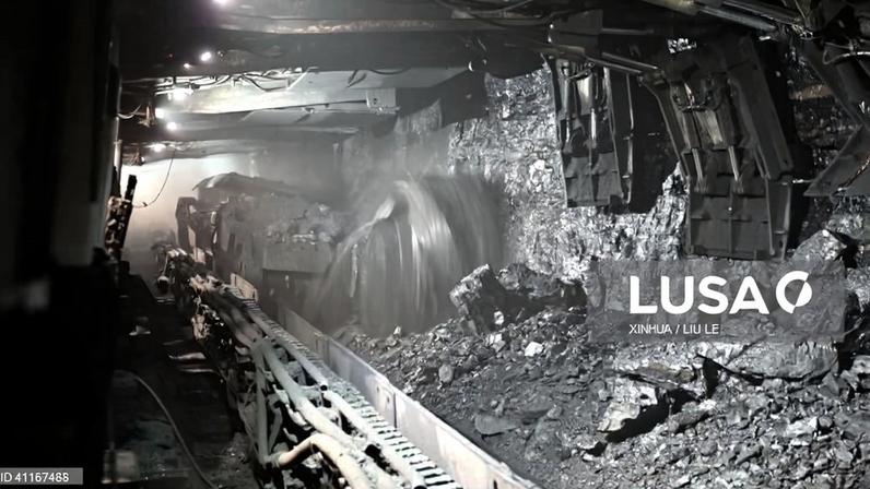 Oito mortos e dezenas de trabalhadores presos em mina de carvão no norte da China