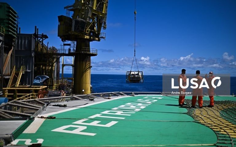 Lucro da Petrobras cai 7,2% até março, para 5,65 mil milhões de euros