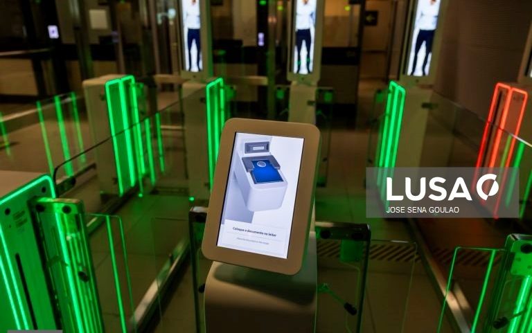 Especialistas apontam saturação do aeroporto de Lisboa como causa das filas