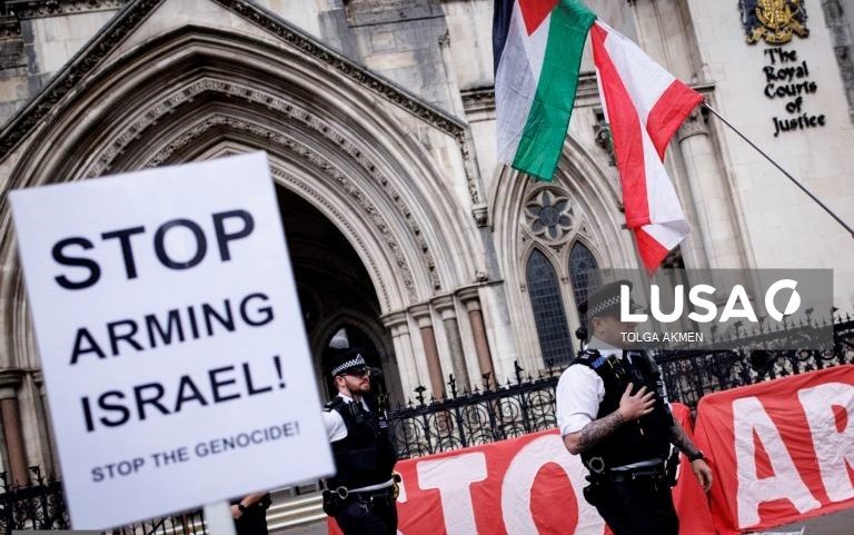 Governo britânico admite possibilidade de proibir manifestações pró-Palestina