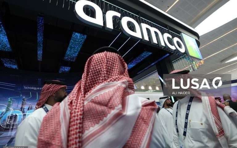 Lucro da Aramco sobe 25% para 27,6 mil milhões no 1.º trimestre