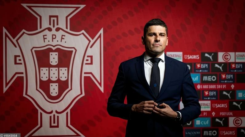 Treinador aponta mudar mentalidades como maior desafio do futebol feminino