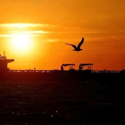 Forças britânicas relatam ataque a navio no estreito de Ormuz