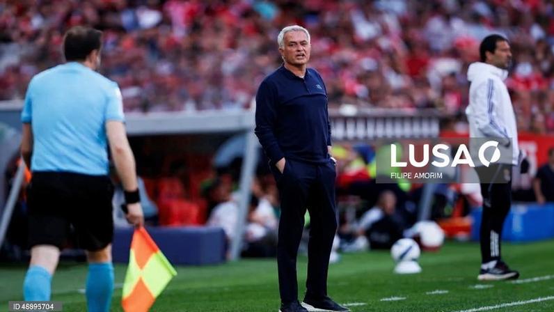 Mourinho reconhece Benfica como favorito ao segundo lugar da I Liga