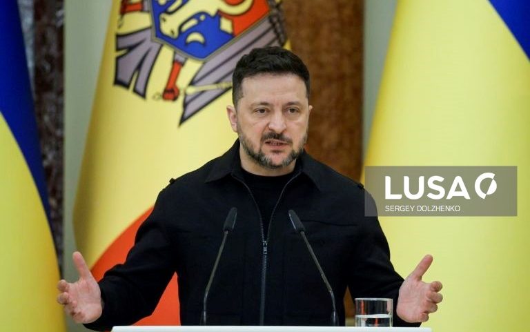 Zelensky critica “puro cinismo” da Rússia