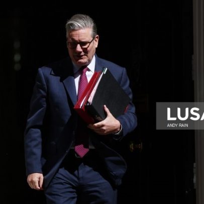 Mais de 60 deputados trabalhistas pedem demissão de Starmer