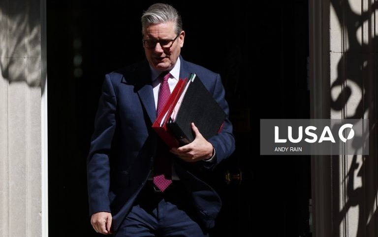 Mais de 60 deputados trabalhistas pedem demissão de Starmer
