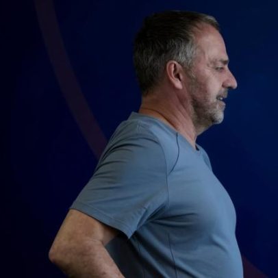 Hansi Flick renova contrato com o FC Barcelona até 2028