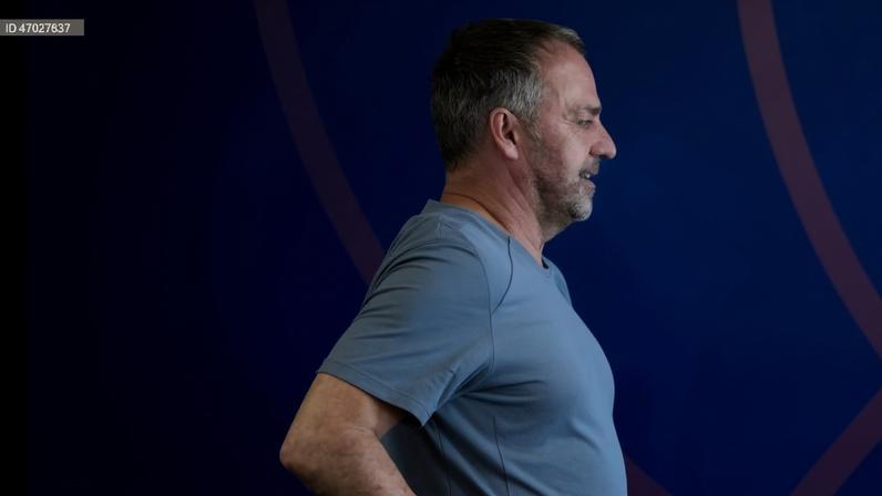 Hansi Flick renova contrato com o FC Barcelona até 2028