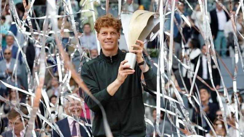 Jannik Sinner ‘arrasa’ Alexander Zverev e vence Masters 1.000 de Madrid