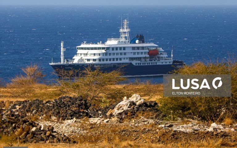 Situação “sob controlo” no Hondius, Cabo Verde recolhe amostras e avalia transferências – OMS