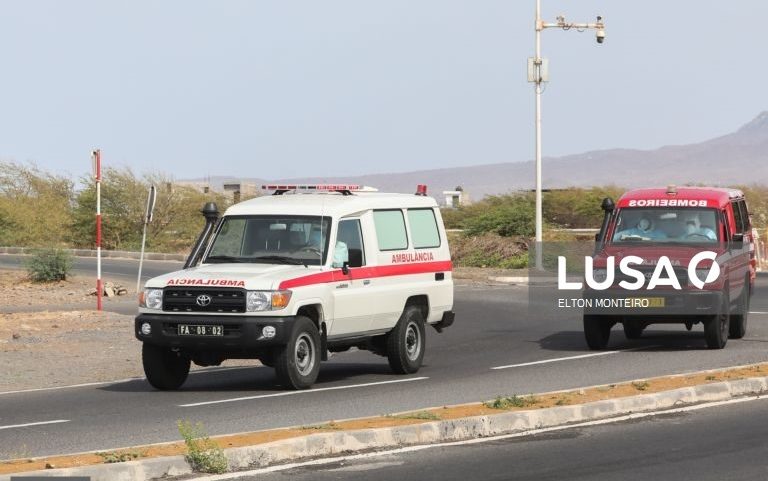PM cabo-verdiano fala com líder da OMS; navio deverá seguir viagem