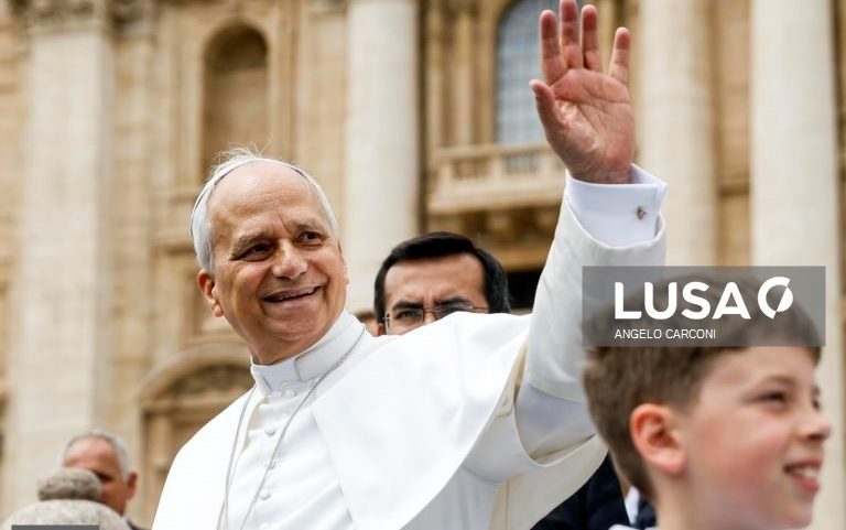 Papa discursa no parlamento espanhol e reúne-se com imigrantes nas Canárias em junho