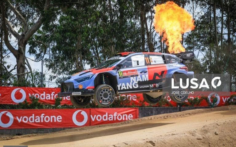 Rali Portugal: Baltar congrega “bichinho” de milhares no ‘shakedown’ de Neuville