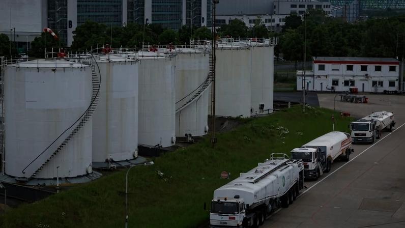 Bruxelas mapeia reservas de emergência de jet fuel mas afasta risco imediato de escassez