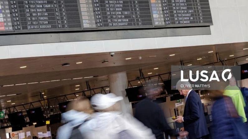 Aeroportos europeus registam esperas de até 3,5 horas e verão difícil
