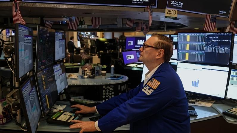 Wall Street registra apetite por risco e fecha com recordes do S&P 500 e Nasdaq