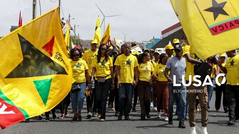 Cerca de 200 apoiantes do PAICV pedem mudança em Cabo Verde