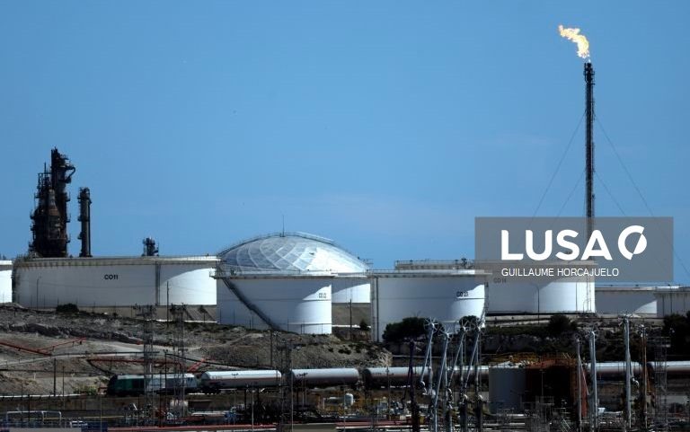 FMI e BM alertam para escassez de petróleo sem reabertura do Estreito de Ormuz