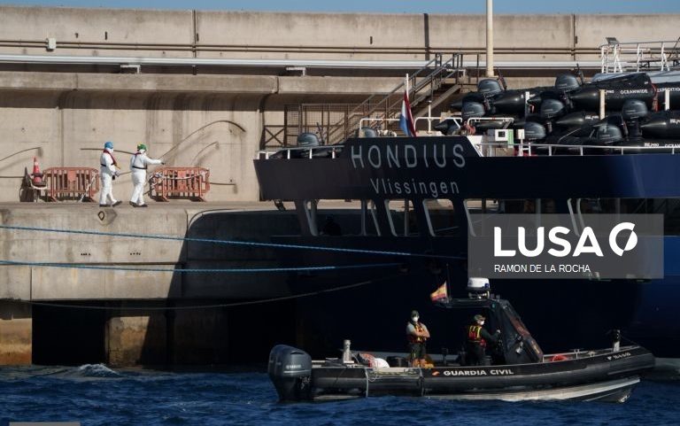 Hantavírus: Navio atraca nas Canárias para últimos desembarques devido ao mau estado do mar